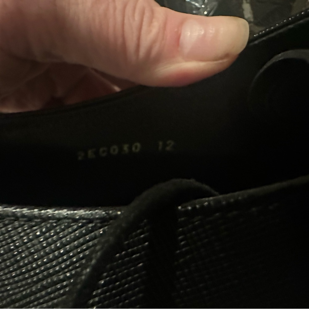 Prada saffiano textured leather shoe - Picture 6 of 6